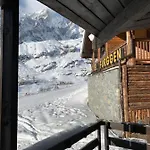 Stunning View Апартаменти